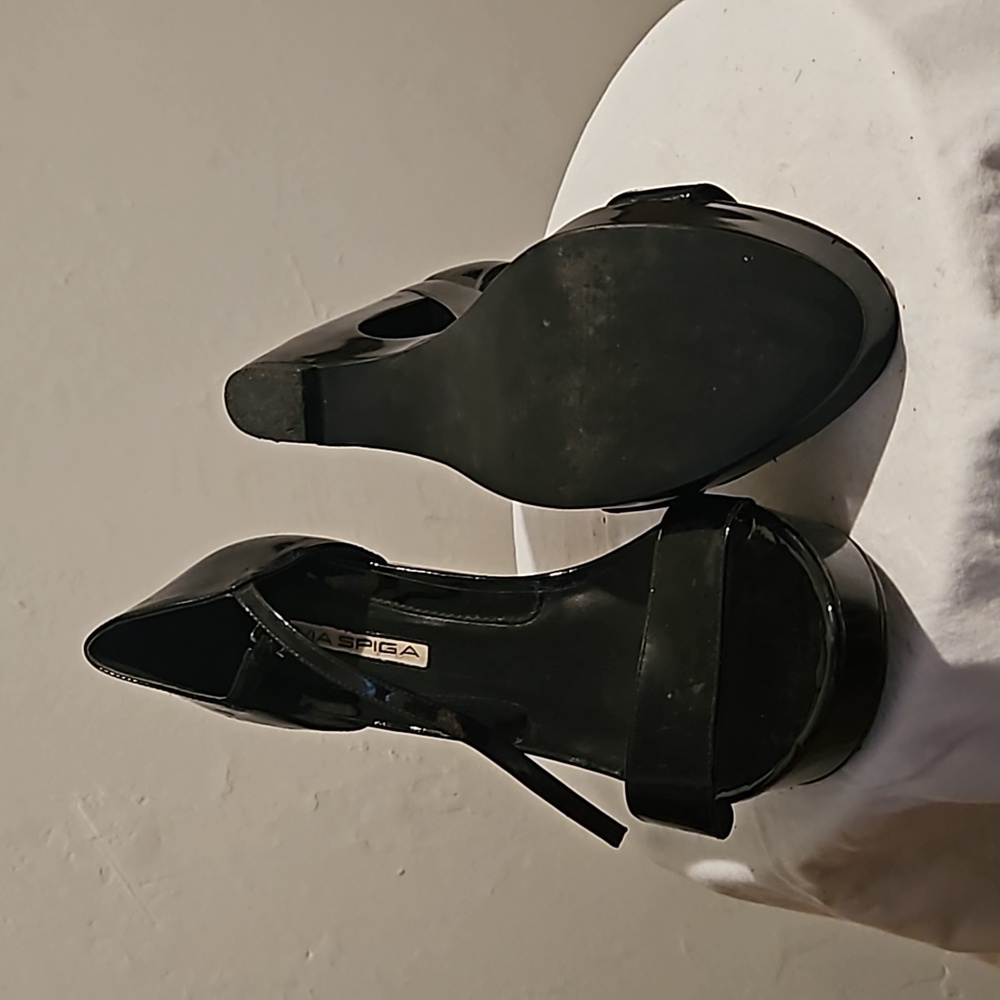 Black open toe, open wedge patent leather Via Spiga